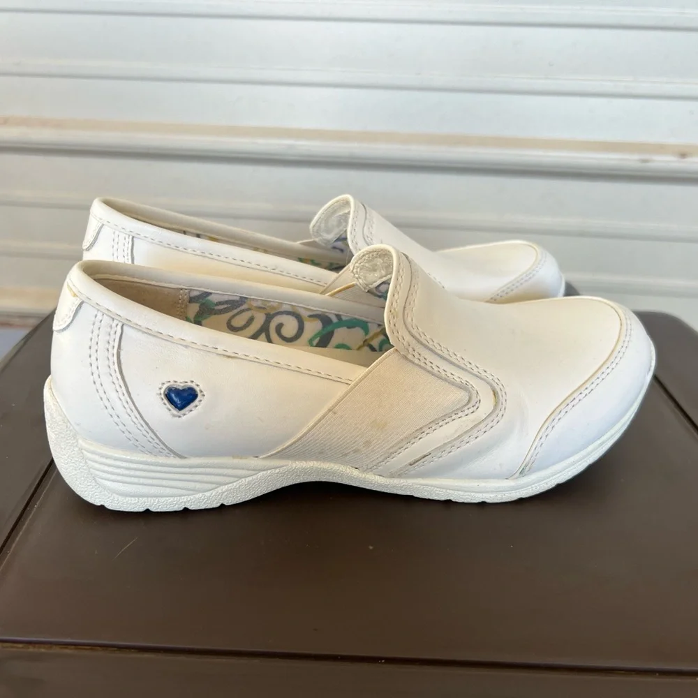 Nurse Mates White Pillowtop Slip-Ons - Picture 3 of 6
